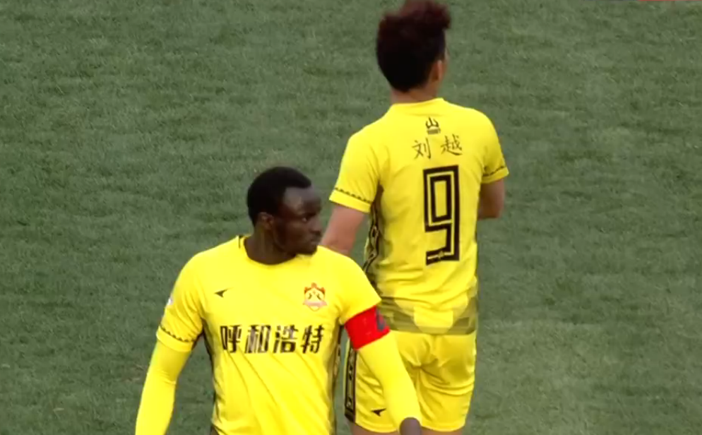  奥格斯堡逼平强敌，德甲中下游球队韧性十足  