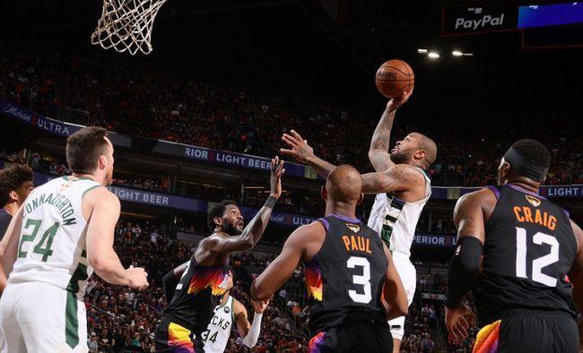  字母哥暴扣统治攻防两端雄鹿轻取尼克斯