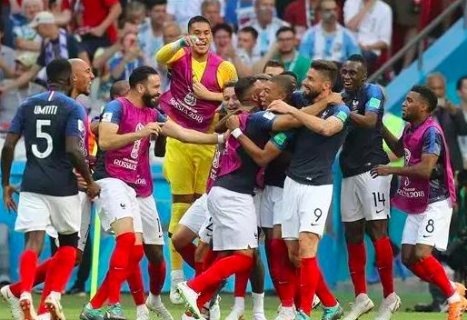  多特蒙德青春风暴席卷赛场，年轻阵容演绎进攻盛宴