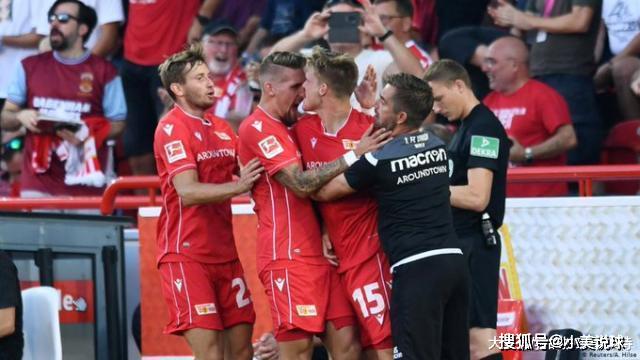  柏林联合主场球迷助威声浪助推球队德甲连胜